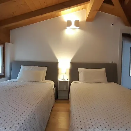 Salici, Pool & Garden * קוליקו