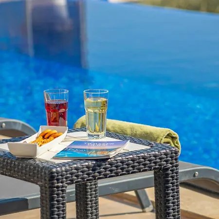 Salici, Pool & Garden *