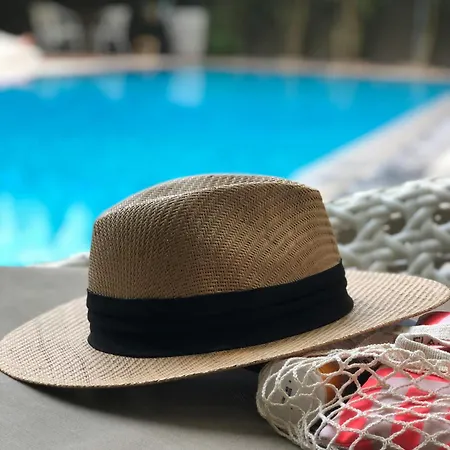 Salici, Pool & Garden Colico
