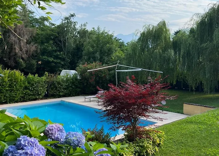 Salici, Pool&garden Villa Colico